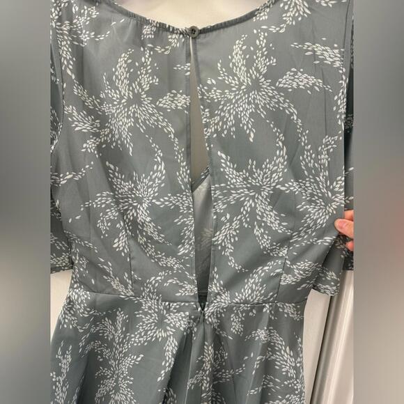 NWT Princess Polly ‘Louie’ Sage Green Floral Tie Waist Ruffle Romper- Size 8 - Picture 5 of 7